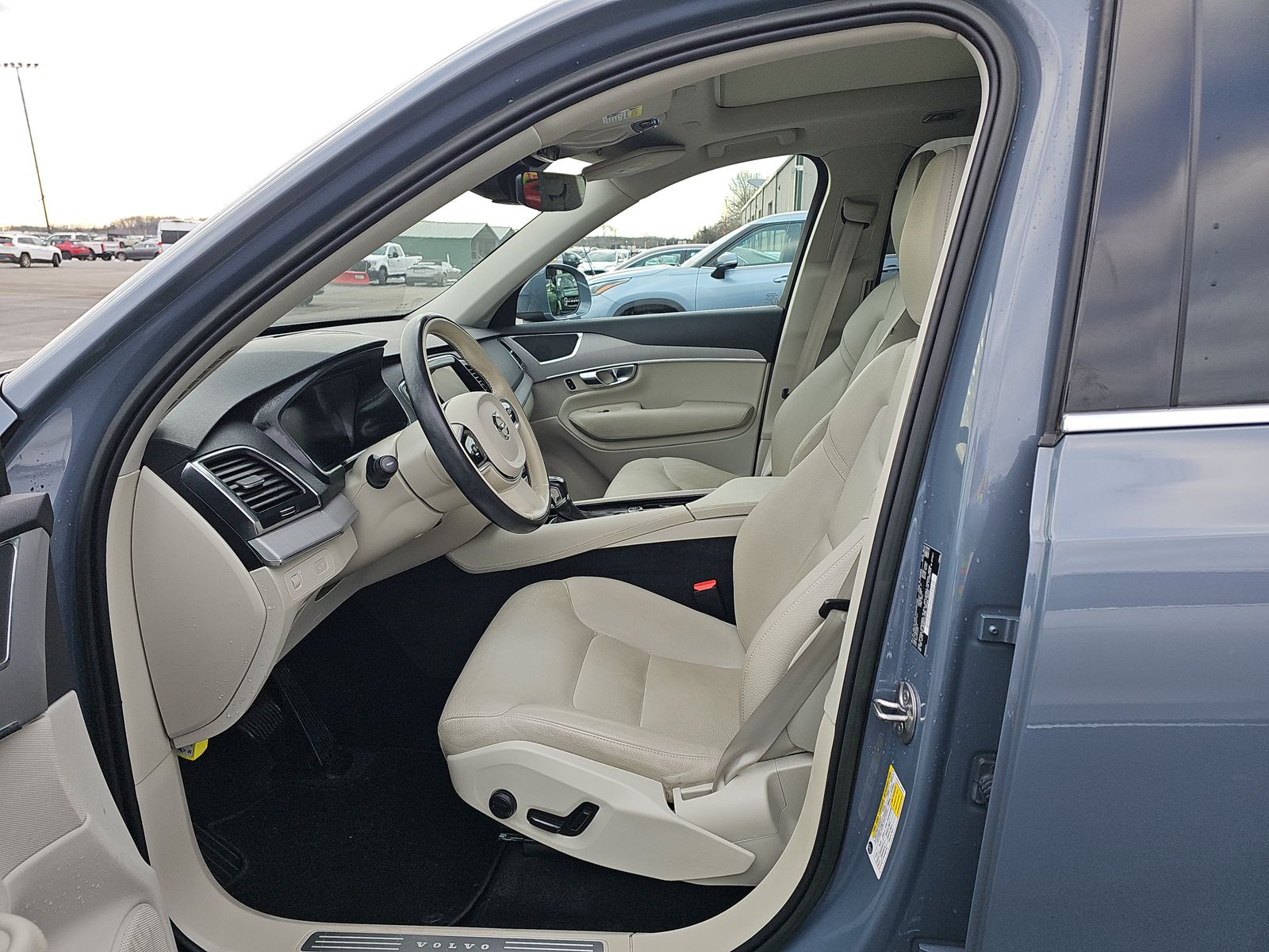 2022 Volvo XC90 T5 Momentum AWD