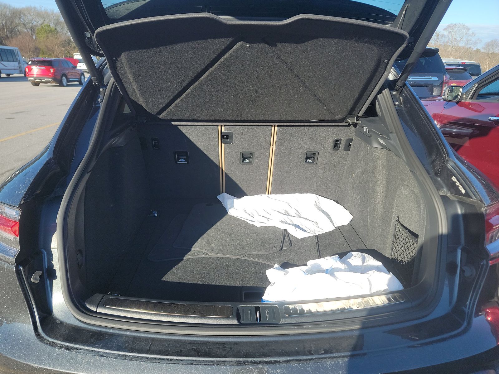 2024 Porsche Macan Base AWD