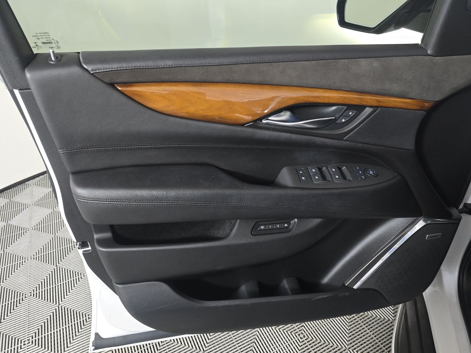 2016 Cadillac Escalade Luxury RWD