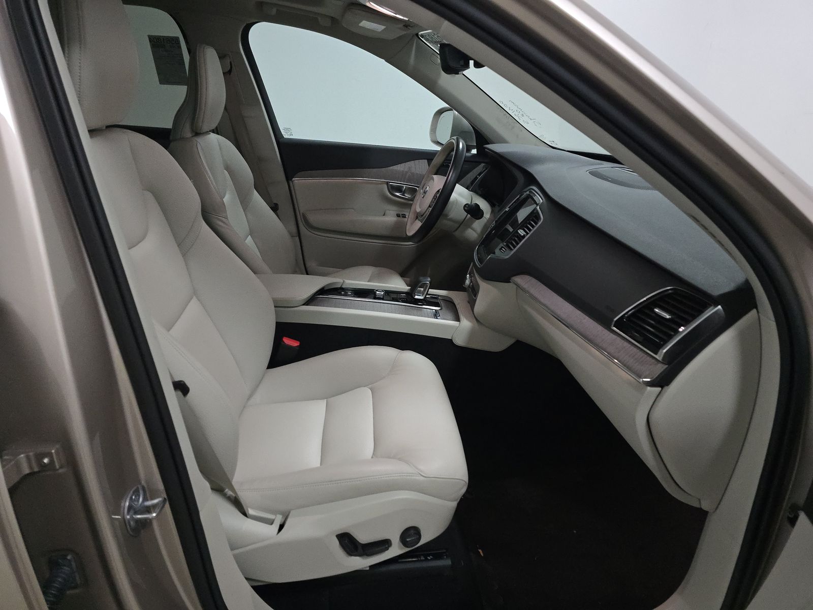 2024 Volvo XC90 B6 Plus AWD