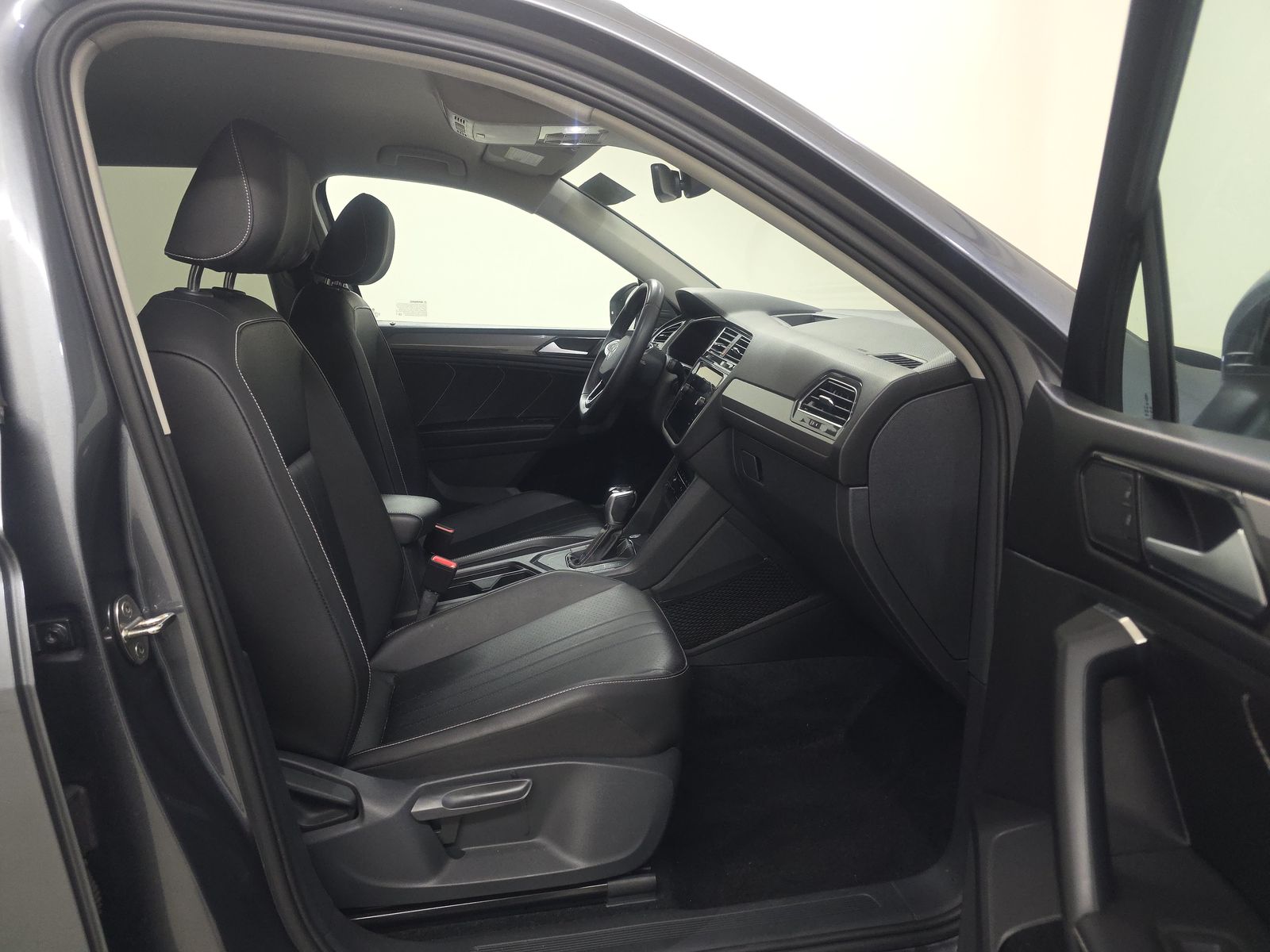 2022 Volkswagen Tiguan 2.0T SE FWD