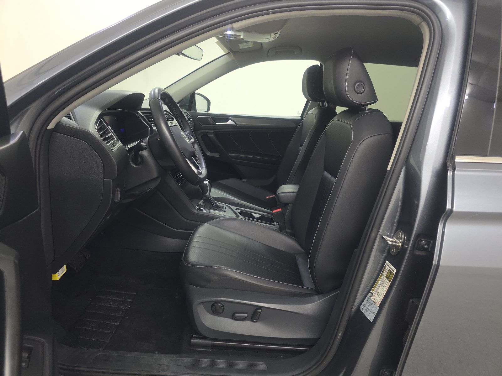 2022 Volkswagen Tiguan 2.0T SE FWD