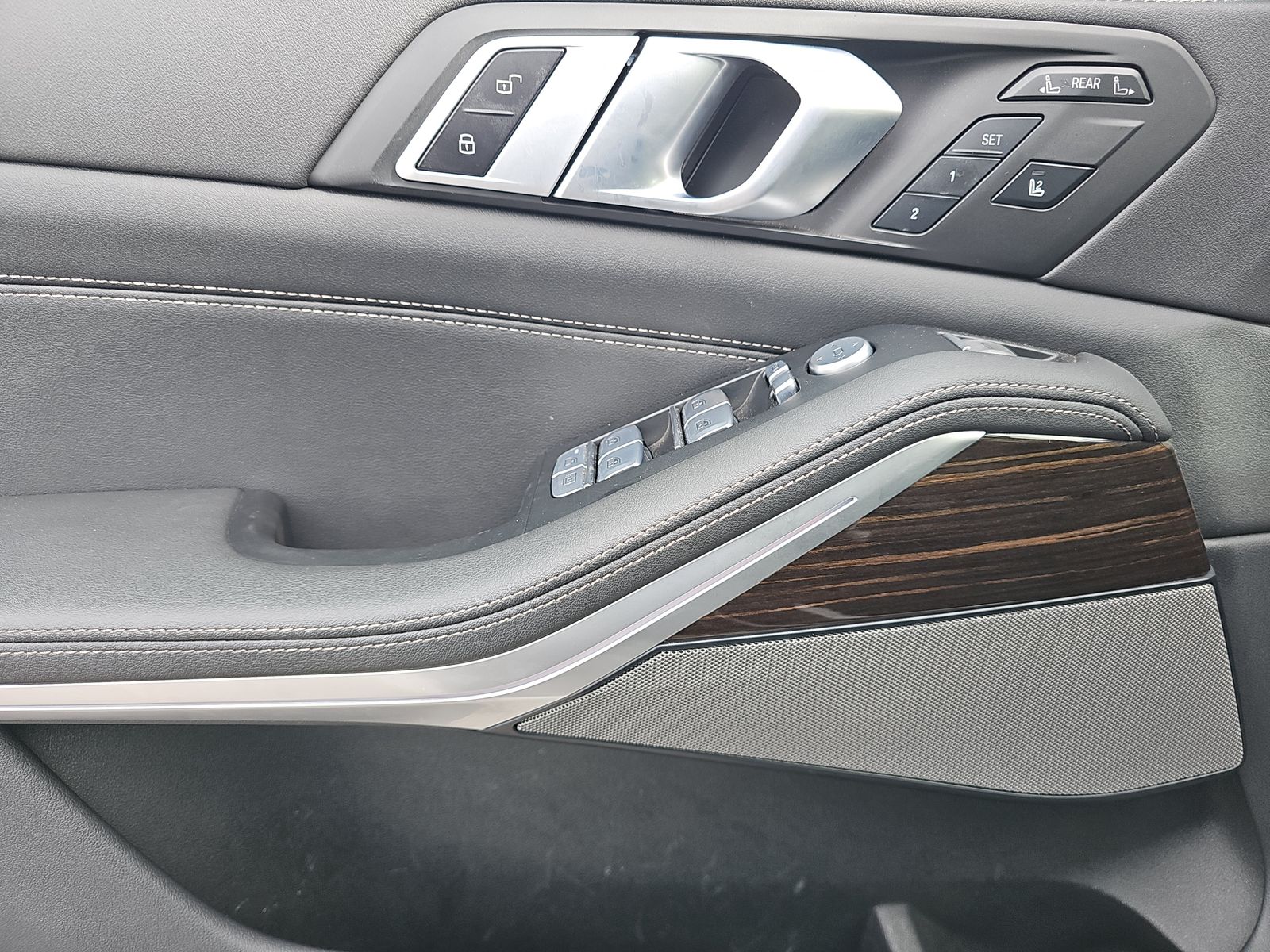 2024 BMW X7 xDrive40i AWD