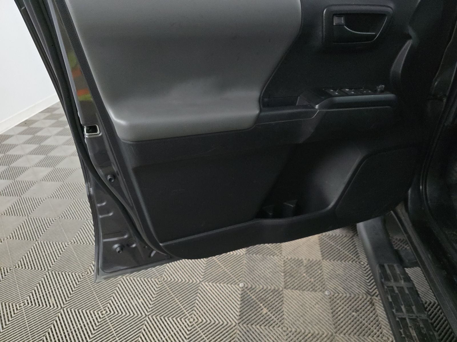 2023 Toyota Tacoma SR AWD