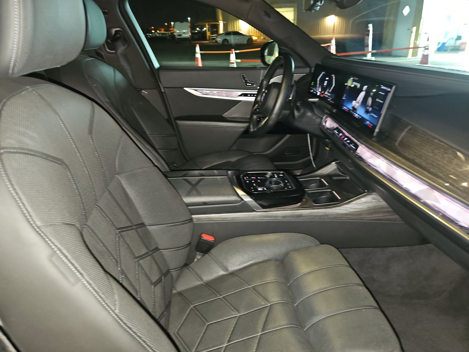 2025 BMW 7 Series 740i RWD