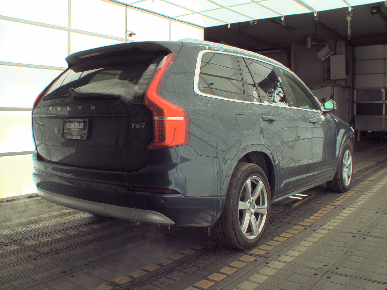 2022 Volvo XC90 T6 Momentum AWD