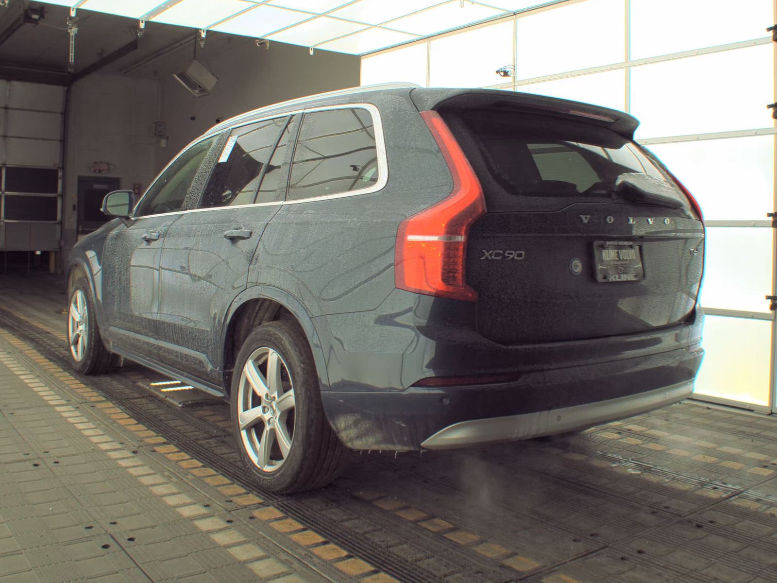 2022 Volvo XC90 T6 Momentum AWD