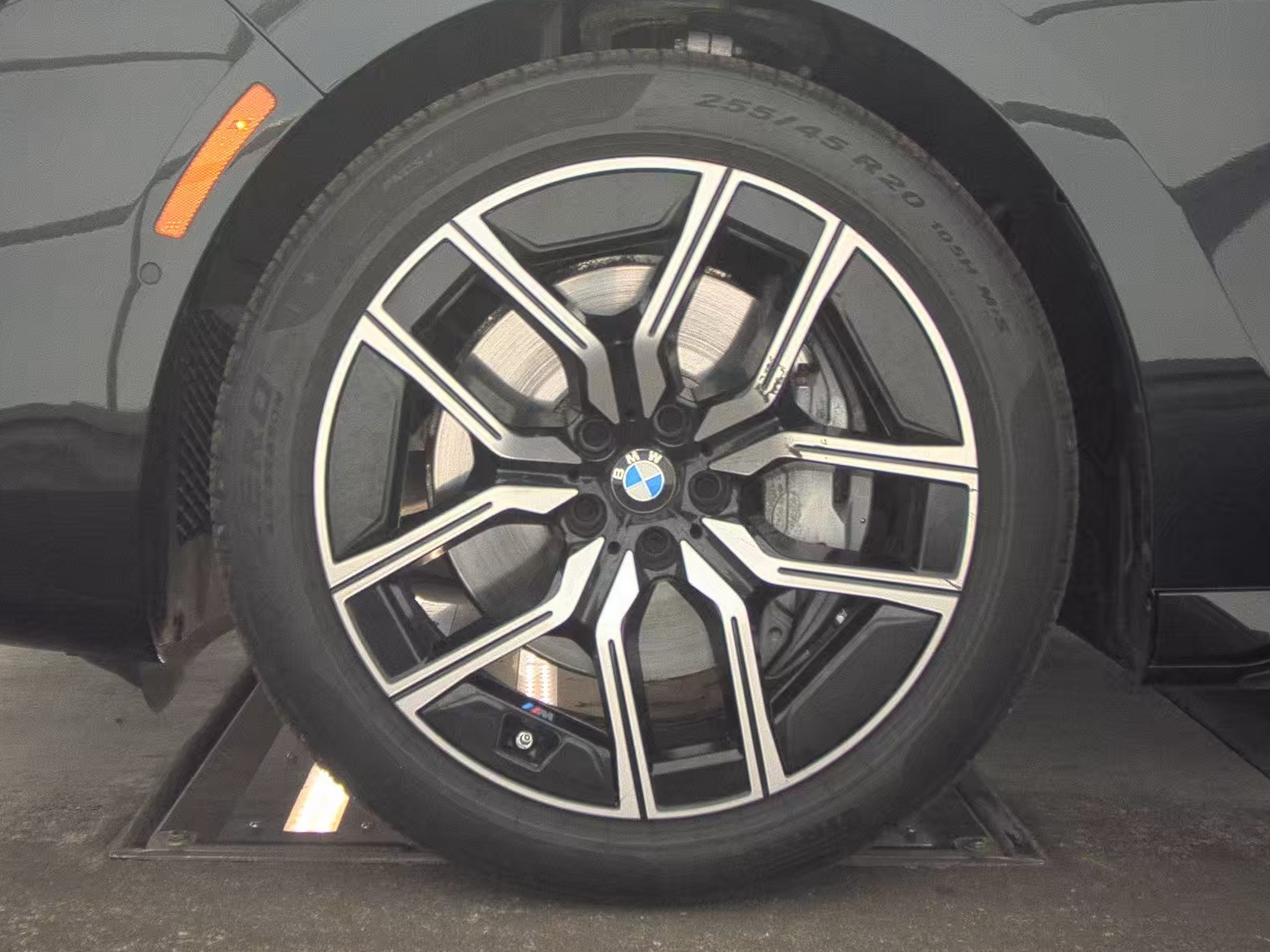 2025 BMW 7 Series 740i RWD