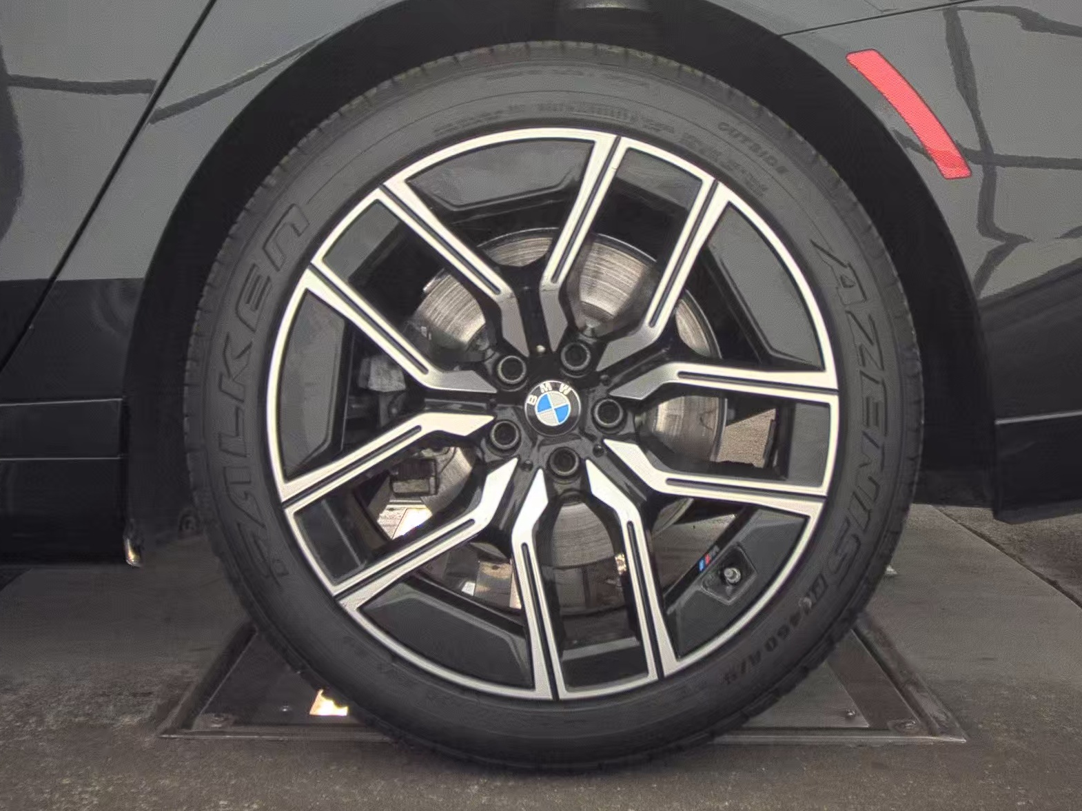 2025 BMW 7 Series 740i RWD