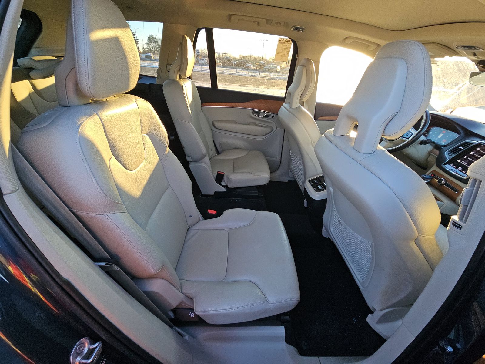 2022 Volvo XC90 T6 Momentum AWD