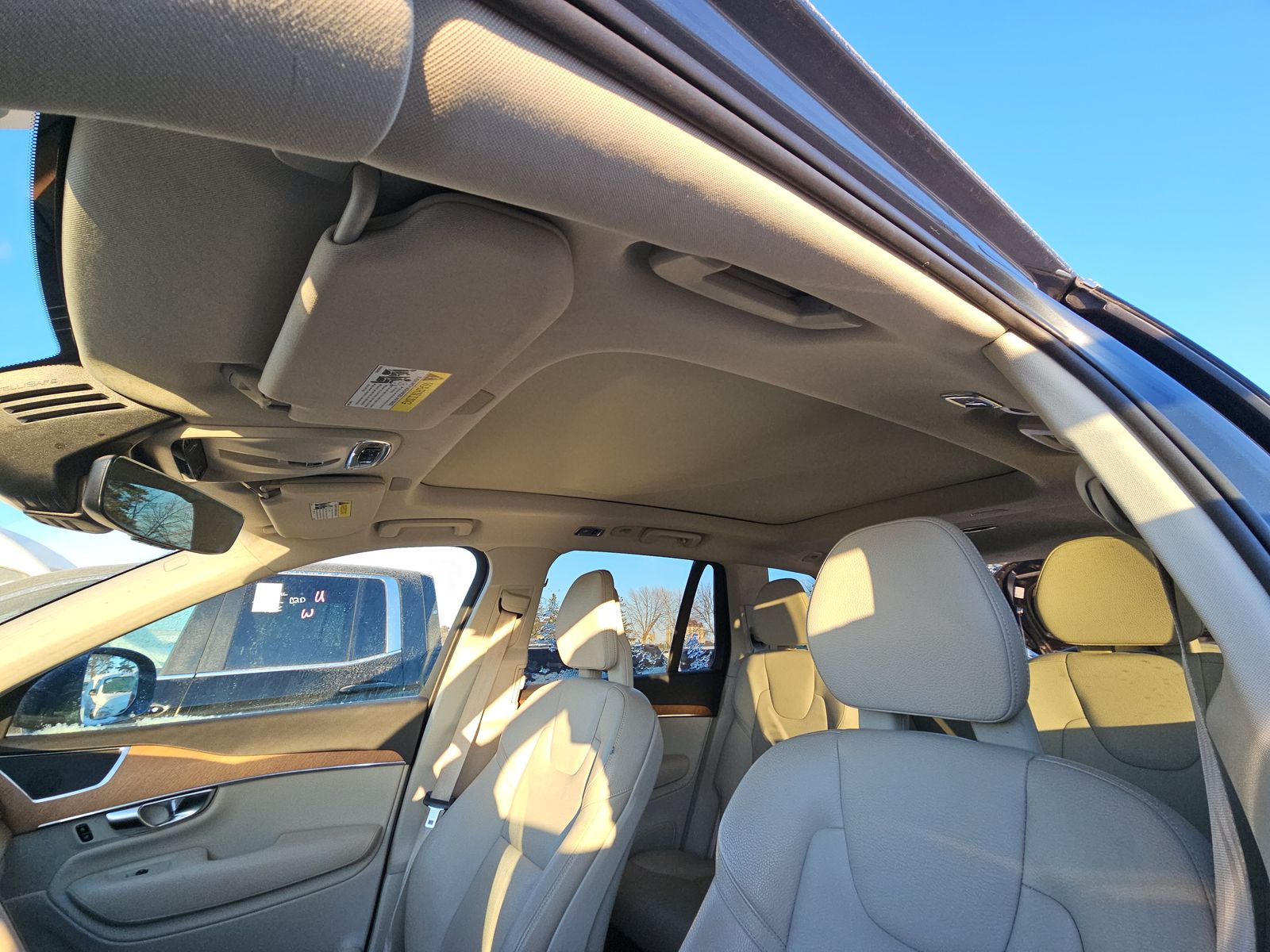 2022 Volvo XC90 T6 Momentum AWD