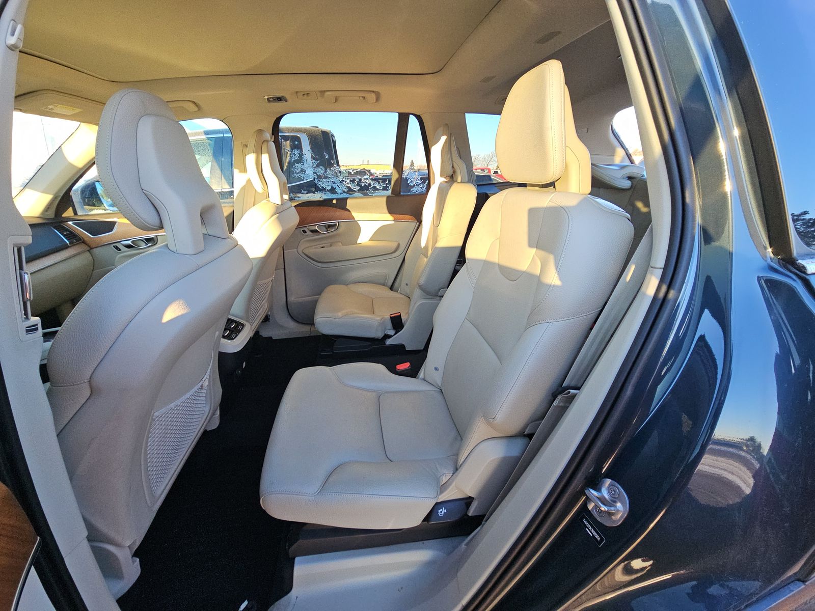 2022 Volvo XC90 T6 Momentum AWD