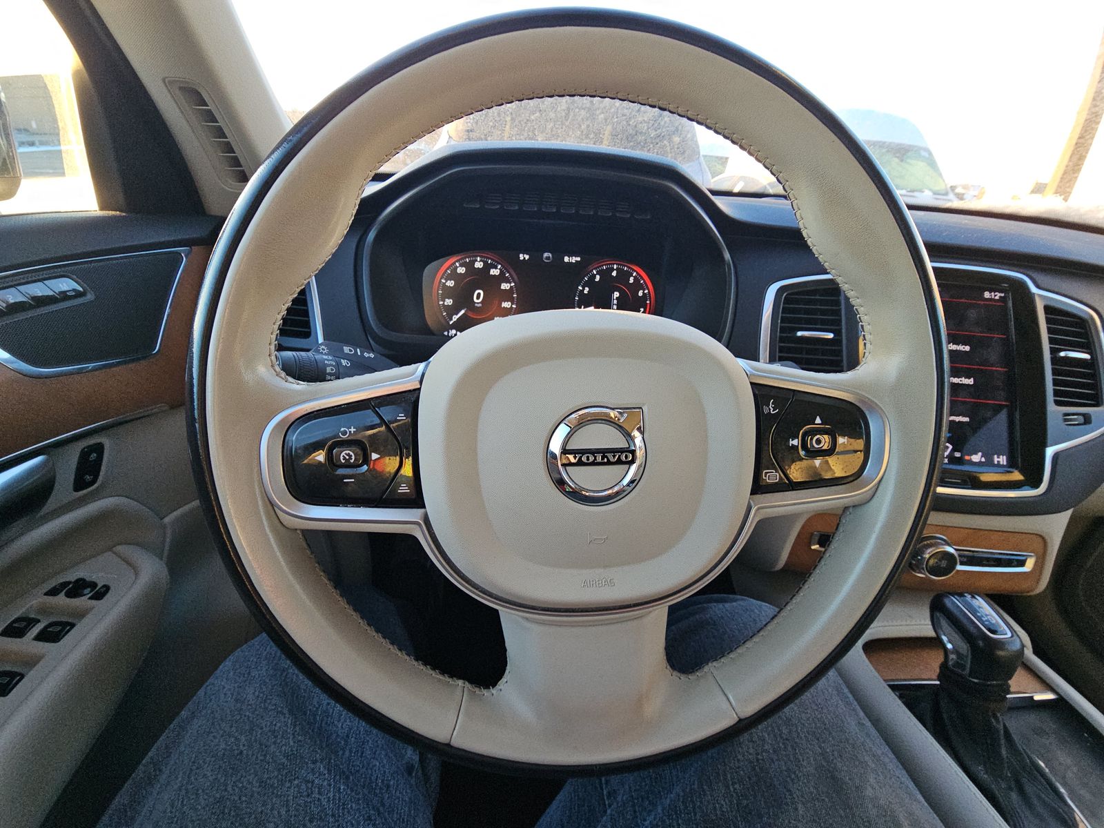 2022 Volvo XC90 T6 Momentum AWD