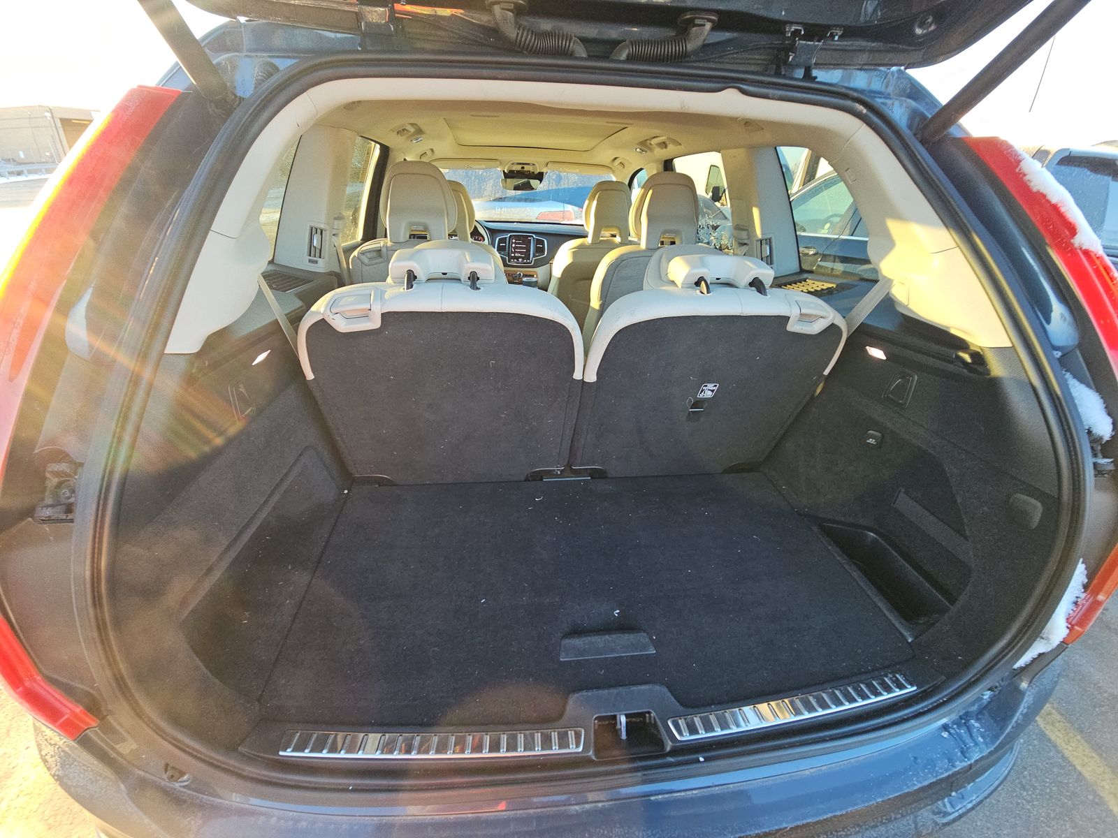 2022 Volvo XC90 T6 Momentum AWD