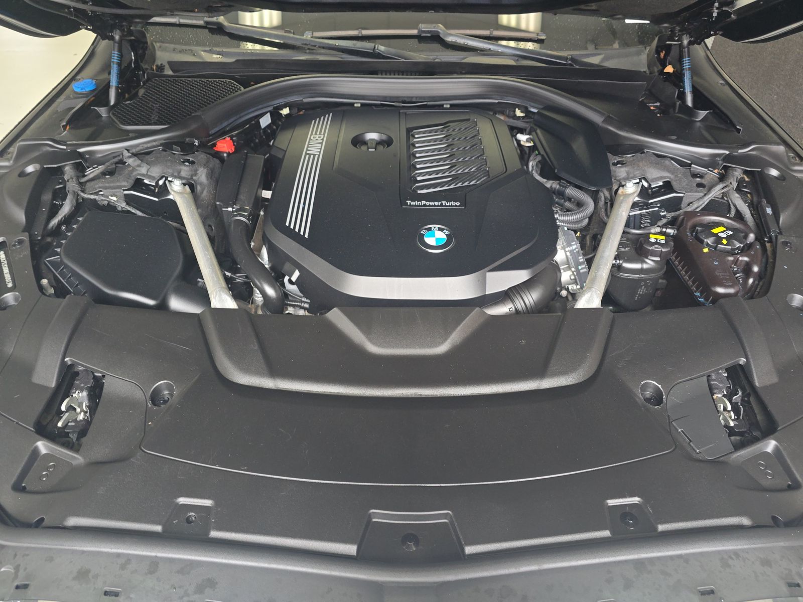 2022 BMW 7 Series 740i RWD