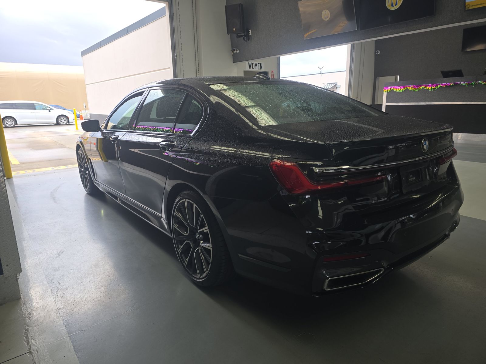 2022 BMW 7 Series 740i RWD