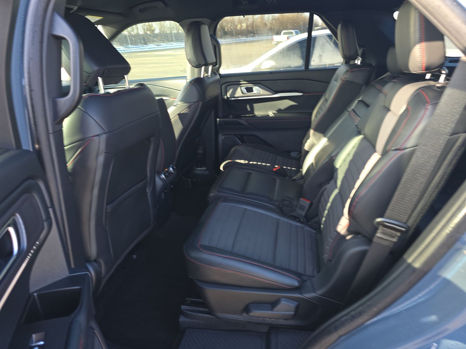 2025 Ford Explorer ST-Line RWD