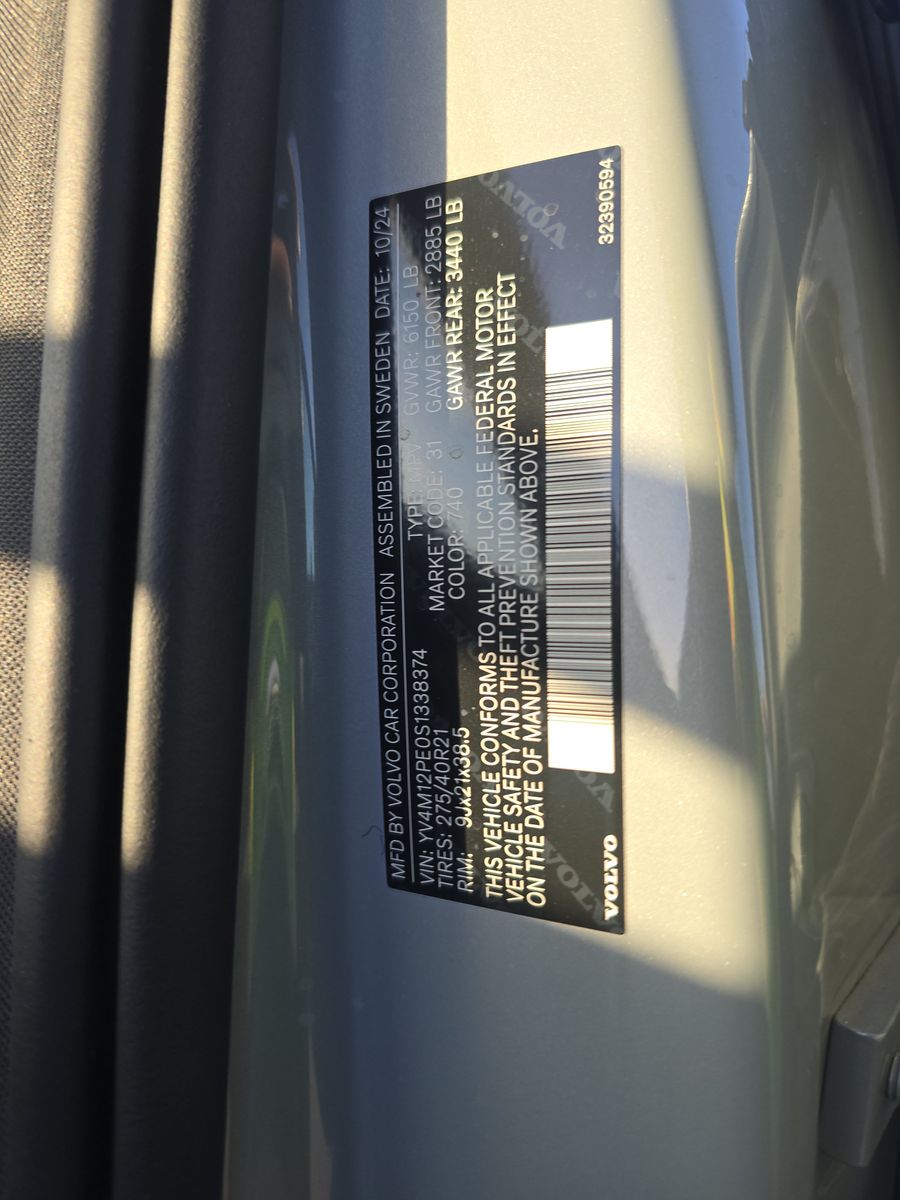 2025 Volvo XC90 B5 Plus AWD