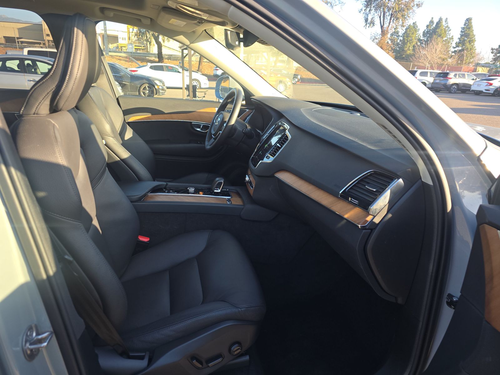 2025 Volvo XC90 B5 Plus AWD