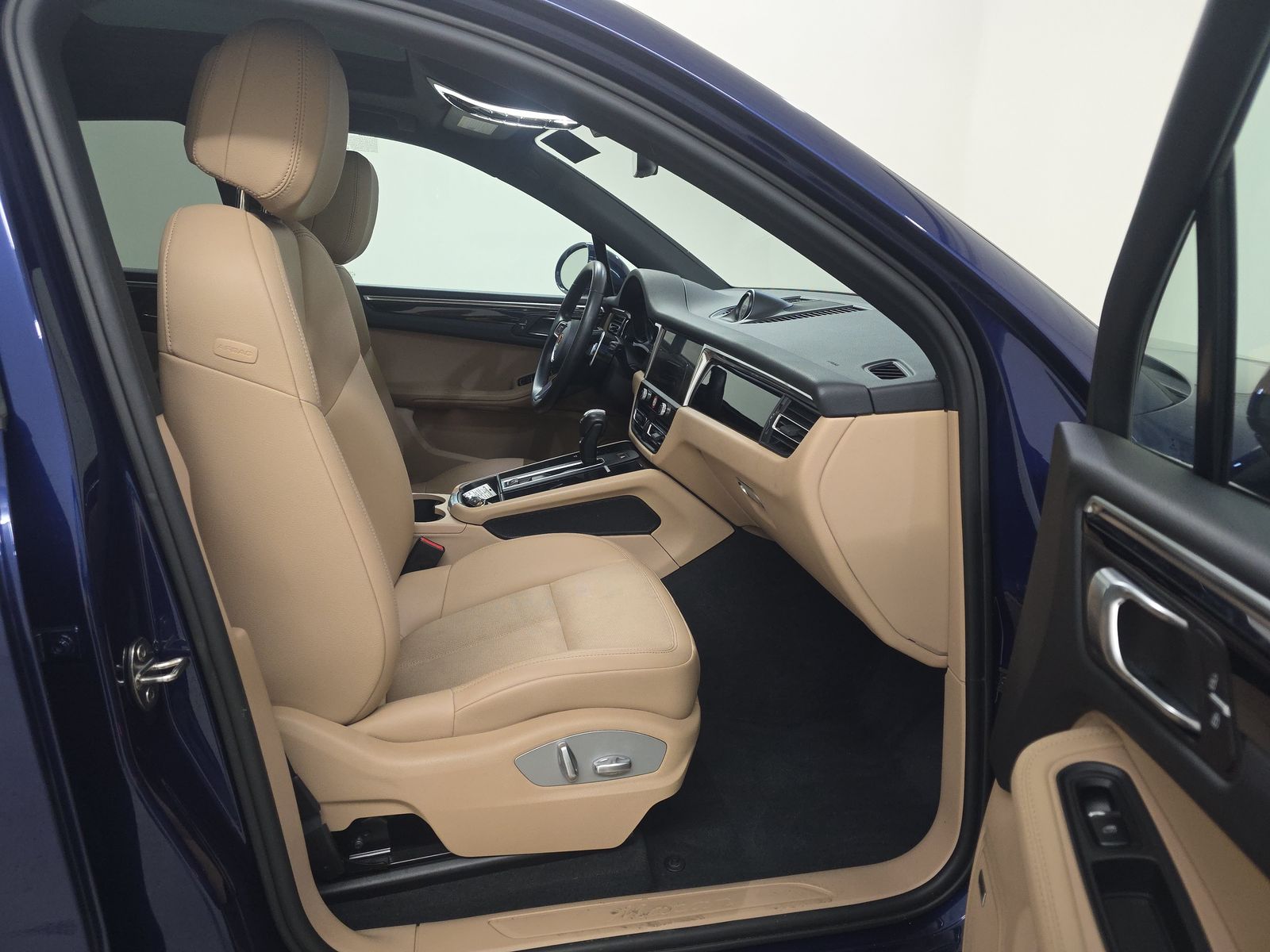 2022 Porsche Macan Base AWD