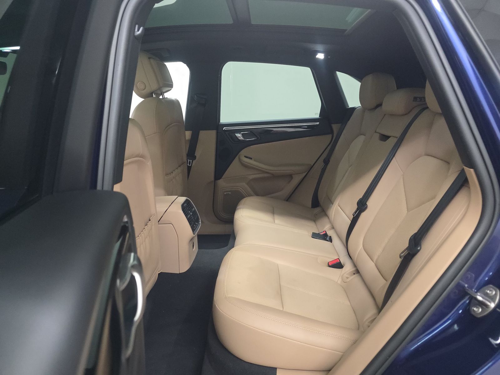 2022 Porsche Macan Base AWD