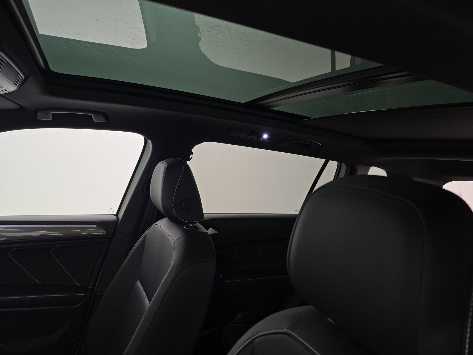 2022 Volkswagen Tiguan 2.0T SE R-Line Black AWD