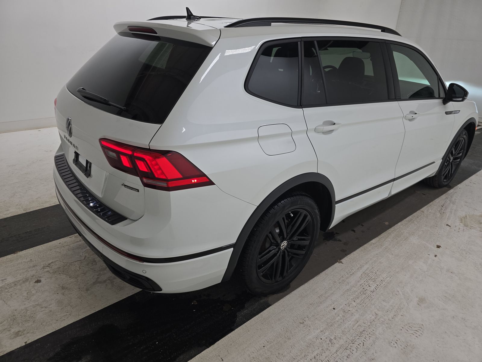 2022 Volkswagen Tiguan 2.0T SE R-Line Black AWD