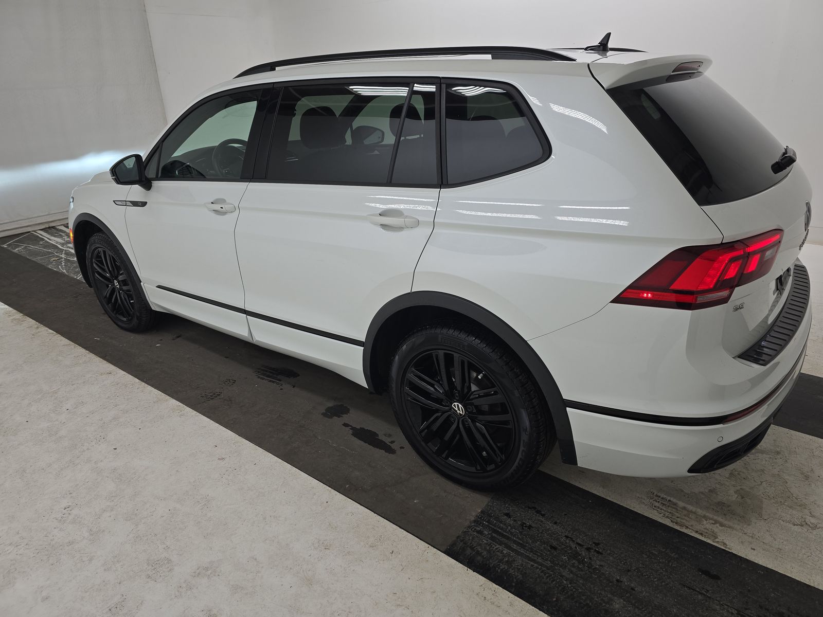 2022 Volkswagen Tiguan 2.0T SE R-Line Black AWD