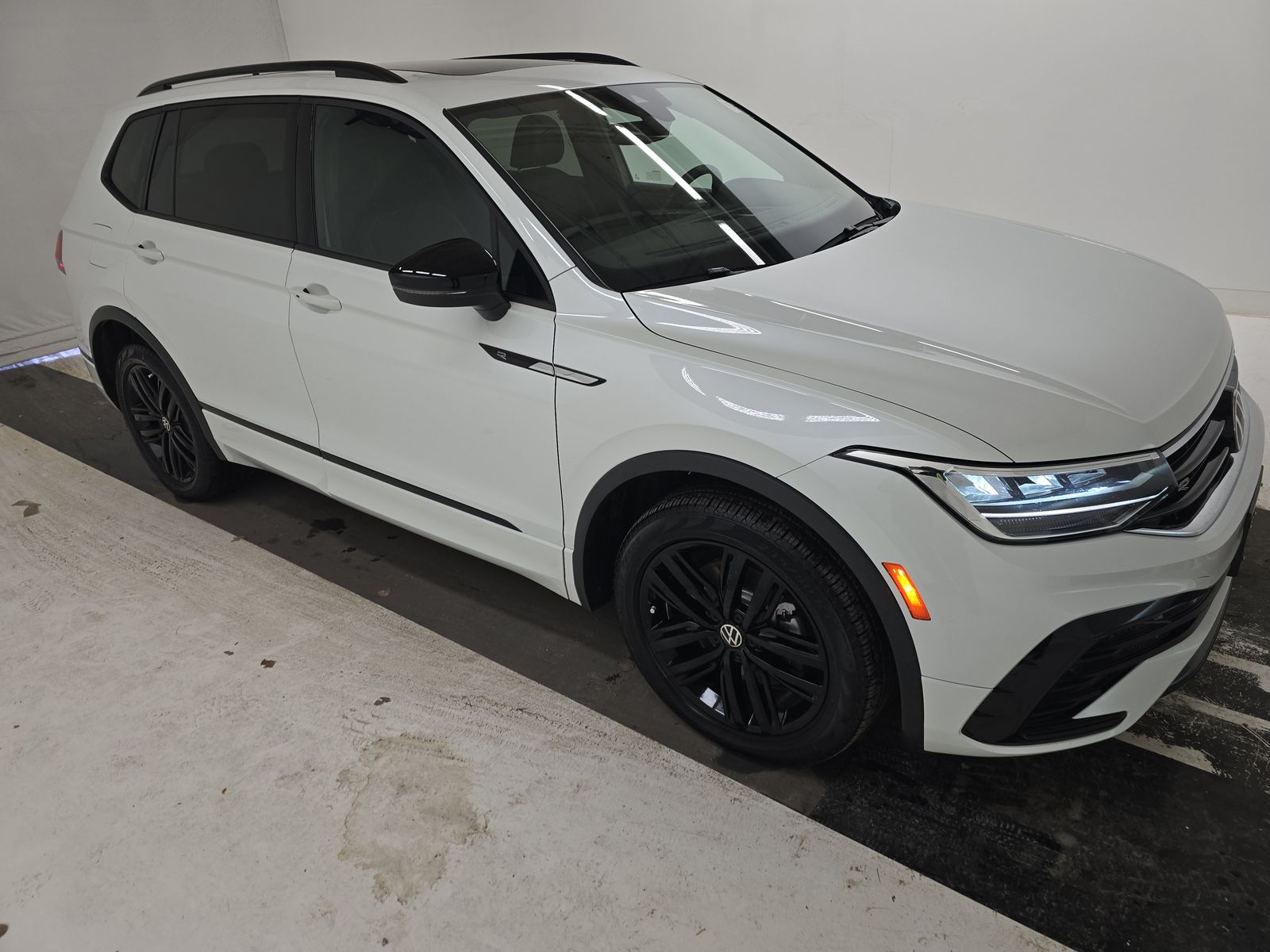 2022 Volkswagen Tiguan 2.0T SE R-Line Black AWD