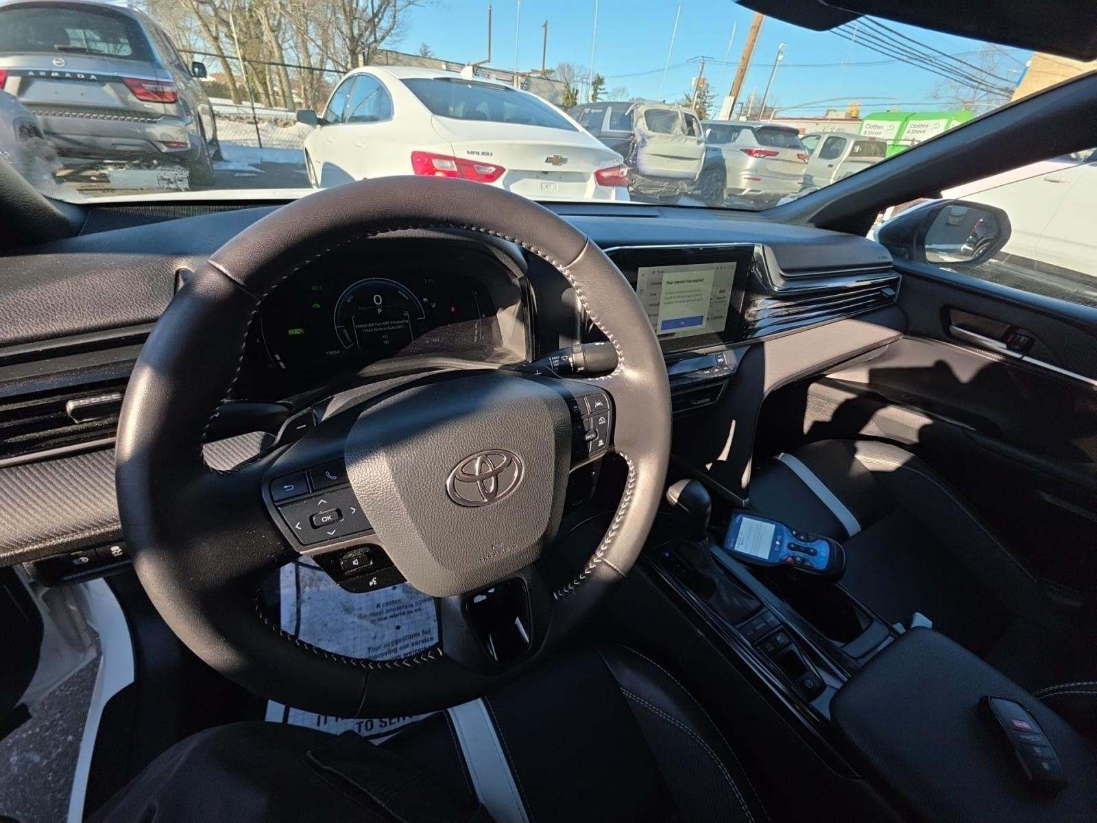 2025 Toyota Camry SE FWD