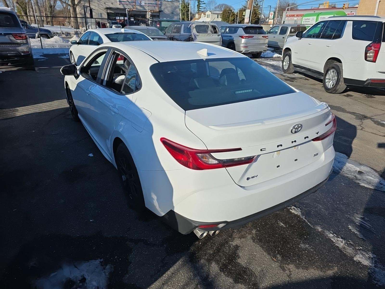 2025 Toyota Camry SE FWD