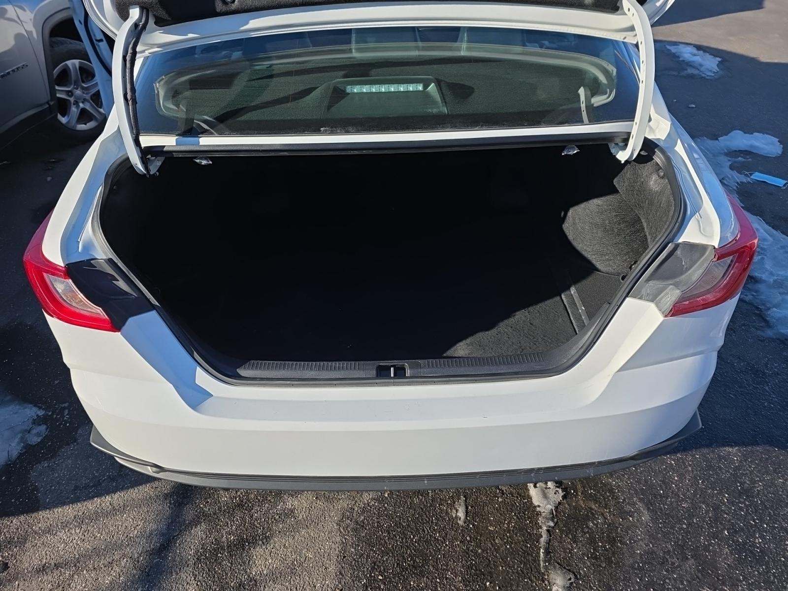 2025 Toyota Camry SE FWD