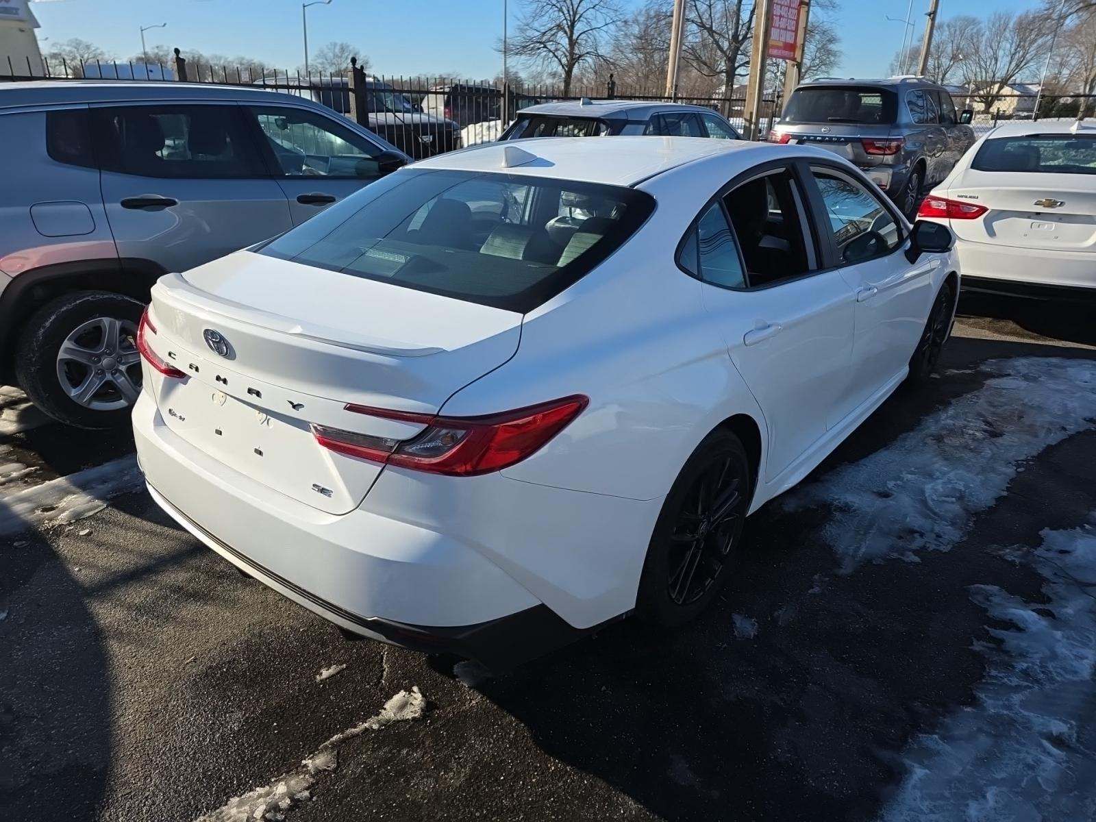 2025 Toyota Camry SE FWD