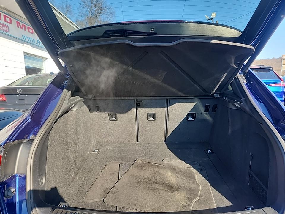 2022 Porsche Macan Base AWD