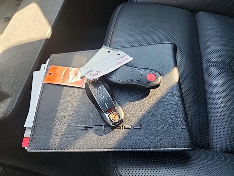 2022 Porsche Macan Base AWD