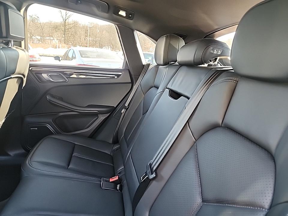 2022 Porsche Macan Base AWD