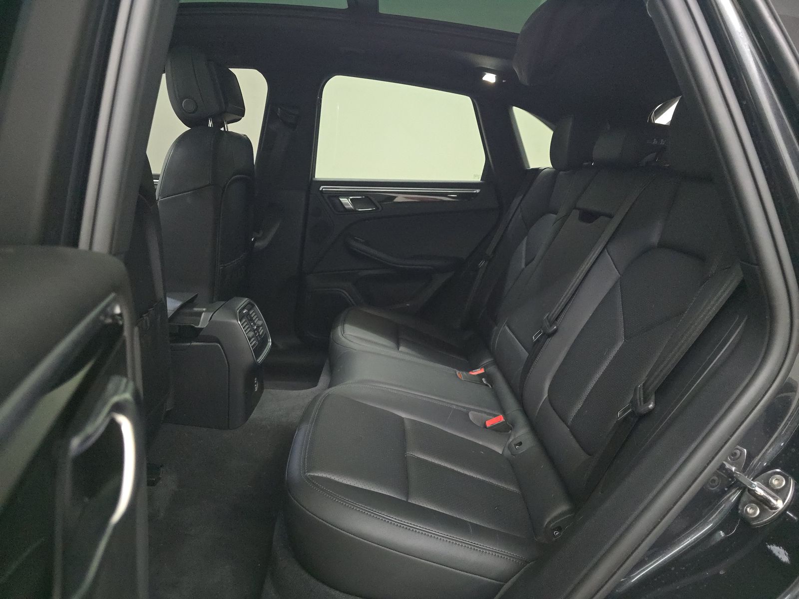 2022 Porsche Macan Base AWD