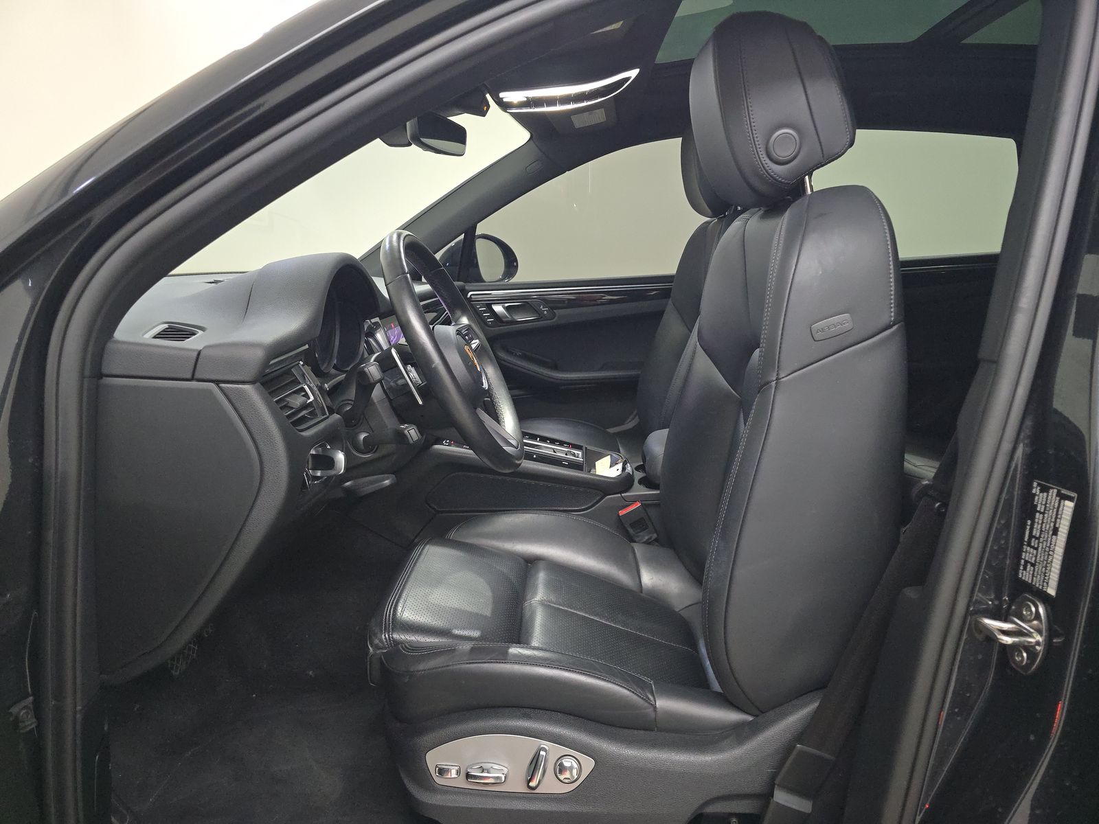 2022 Porsche Macan Base AWD