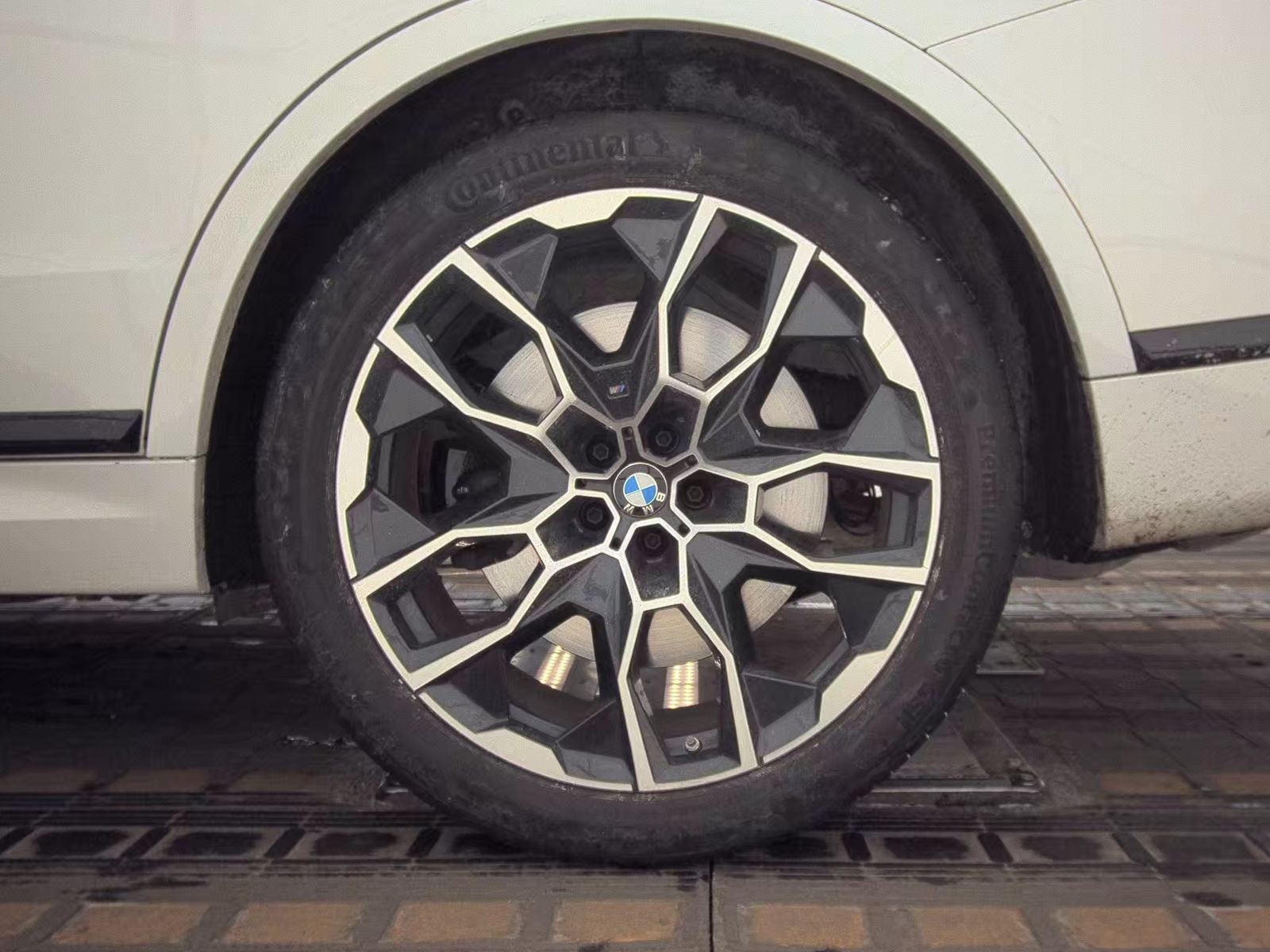 2026 BMW X7 M60i AWD