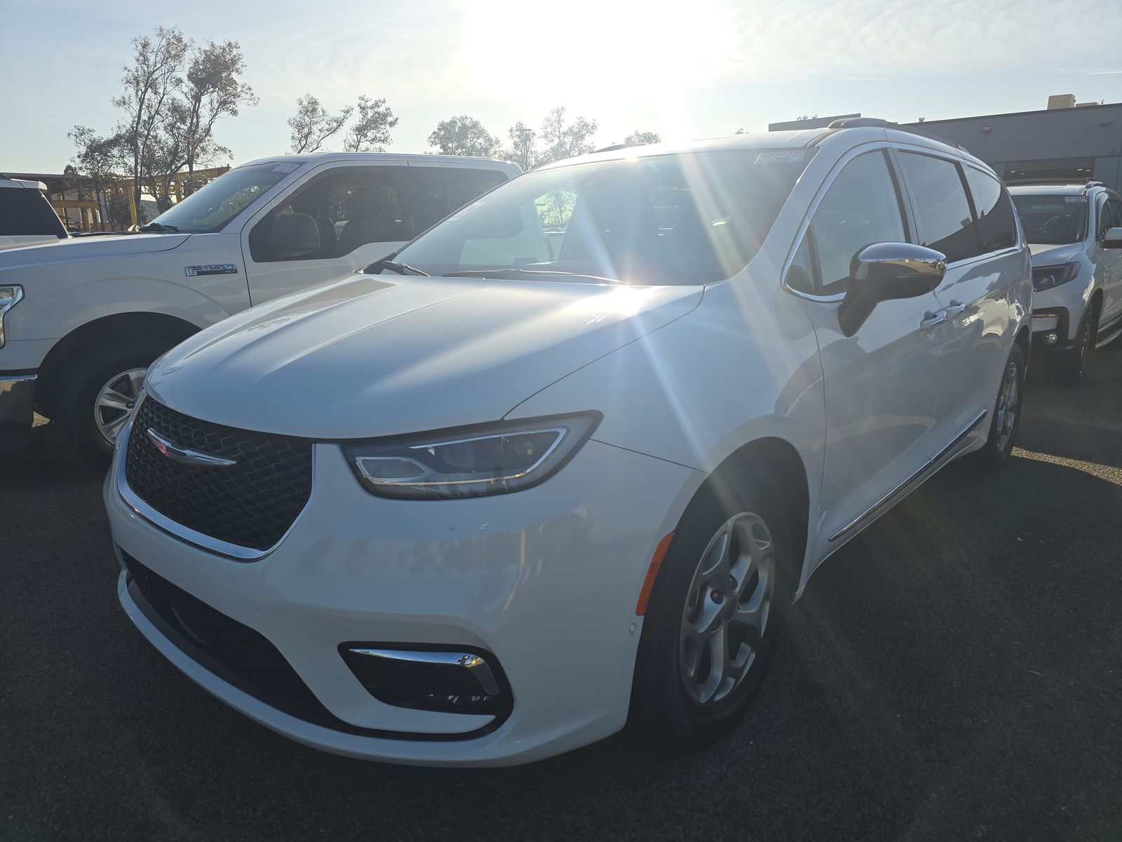 2023 Chrysler Pacifica Limited FWD