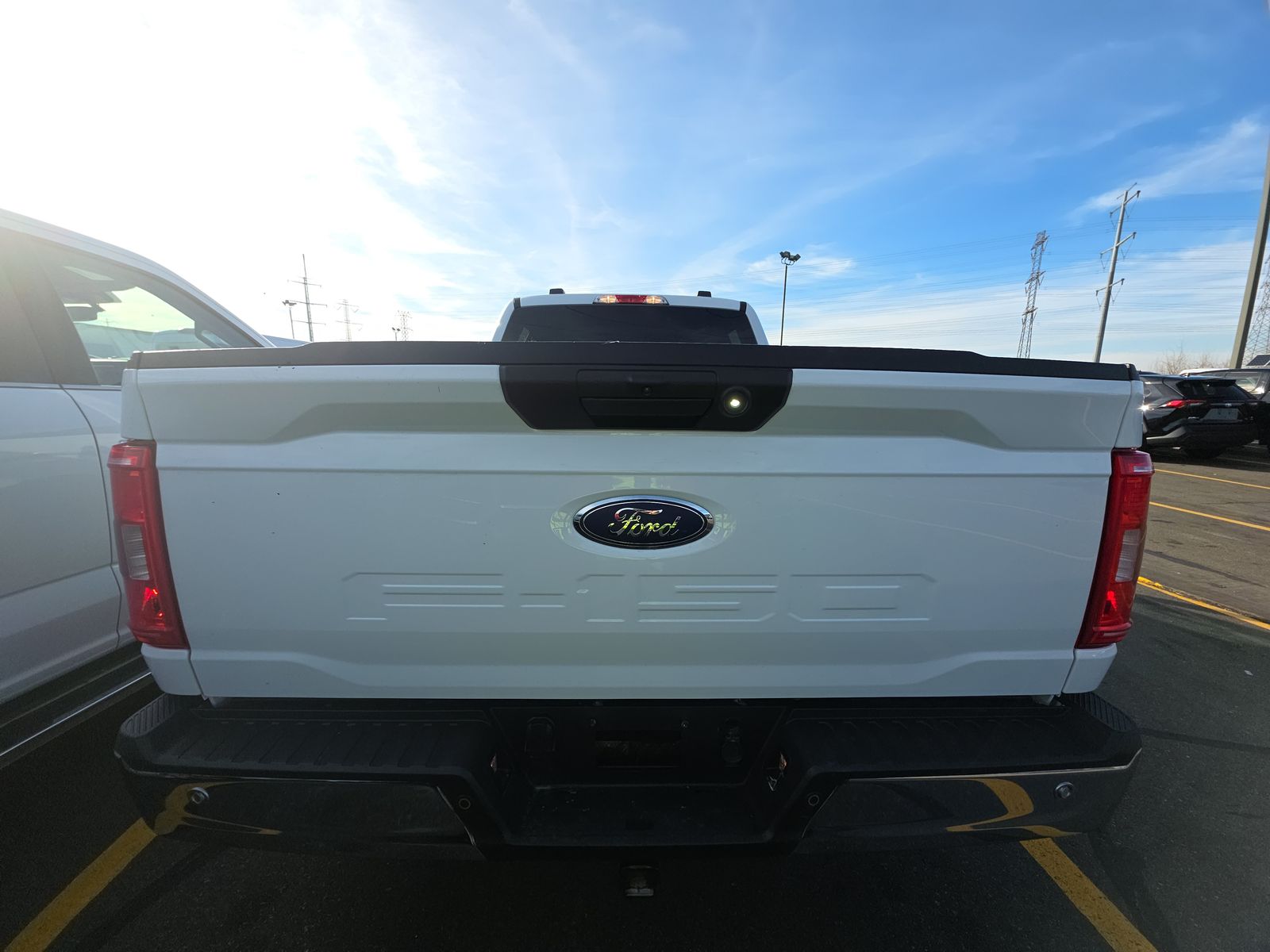 2023 FORD F150 XLT GAS WHITE SHORT BED SINGLE - Image 5