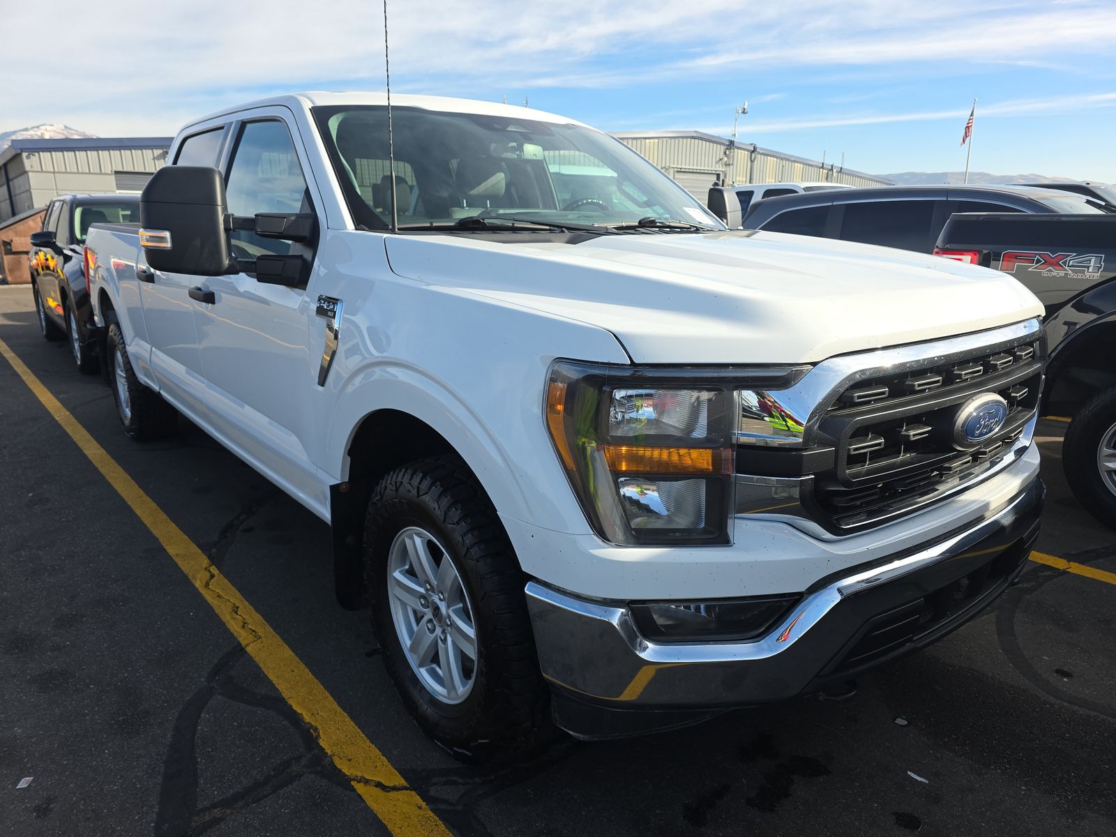 2023 FORD F150 XLT GAS WHITE SHORT BED SINGLE - Image 3
