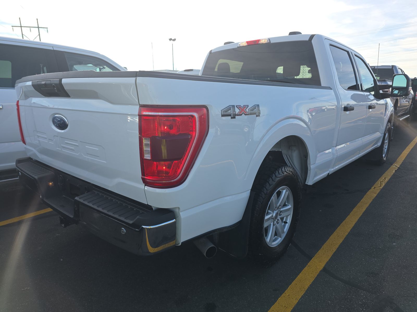 2023 FORD F150 XLT GAS WHITE SHORT BED SINGLE - Image 4