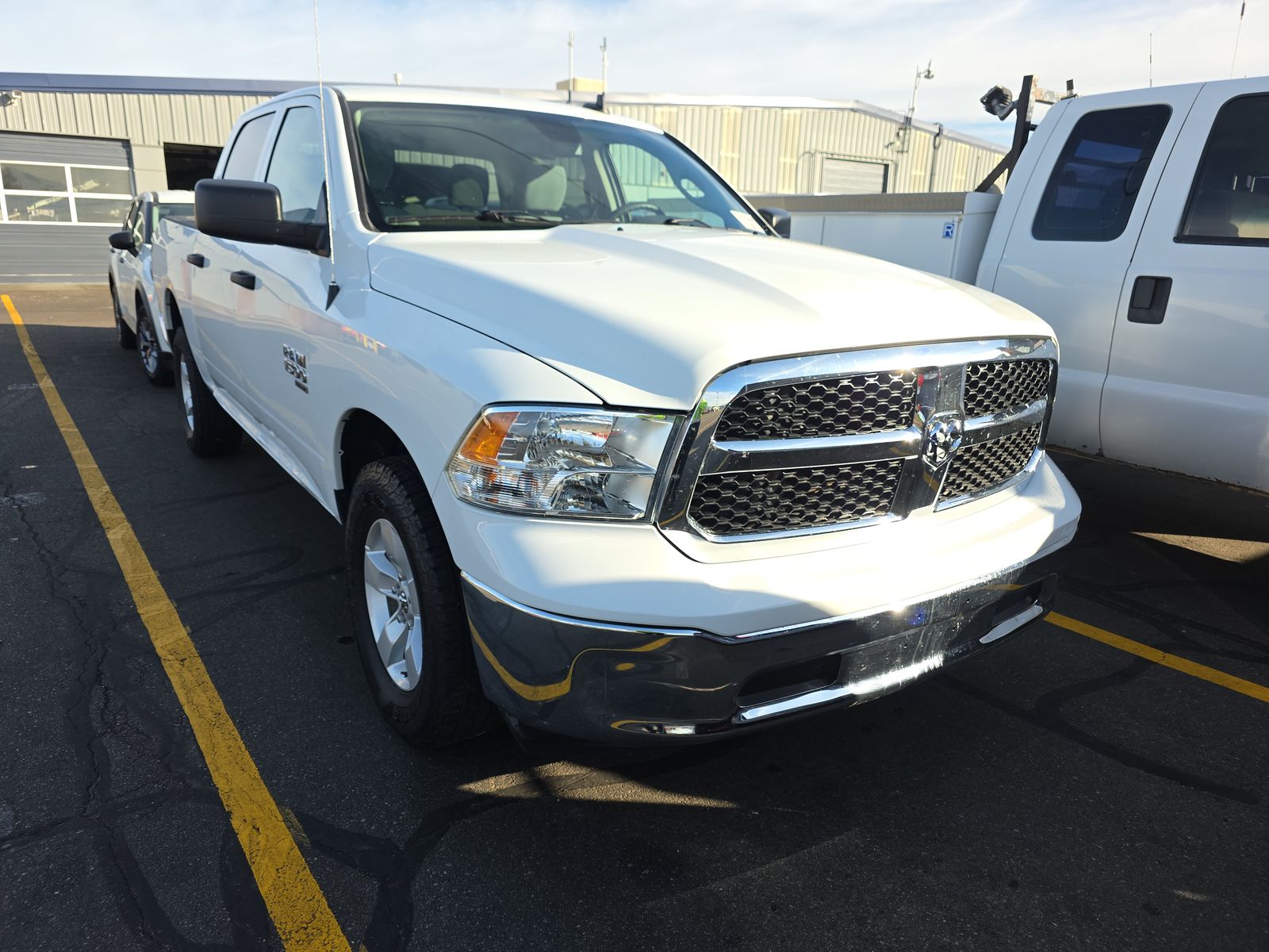 2023 DODGE RAM 1500 SLT GAS WHITE SHORT BED SINGLE - Image 3