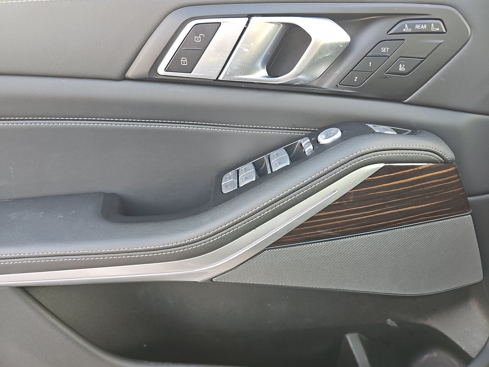 2025 BMW X7 xDrive40i AWD