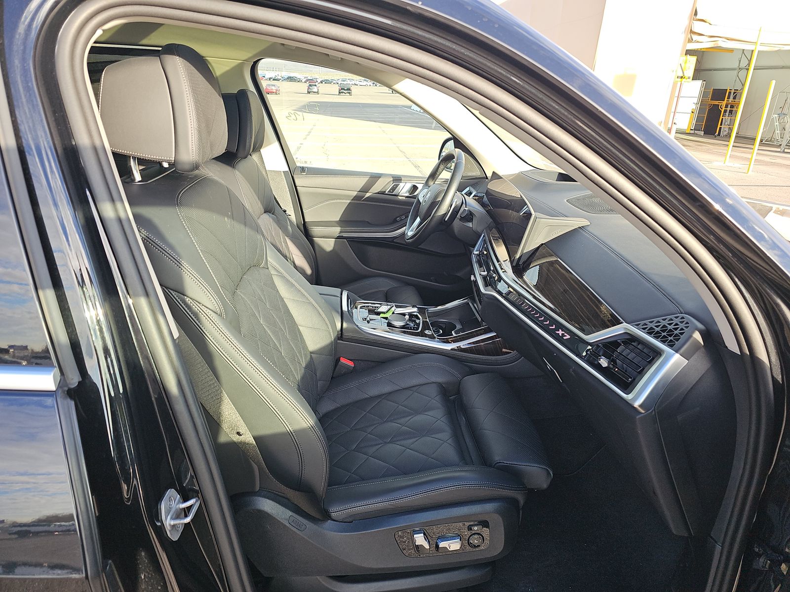 2025 BMW X7 xDrive40i AWD