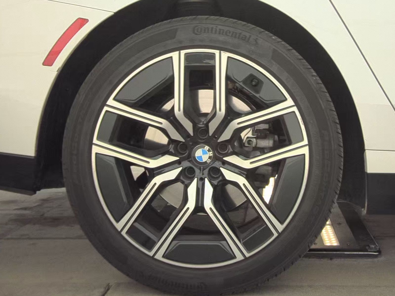 2025 BMW 7 Series 740i RWD