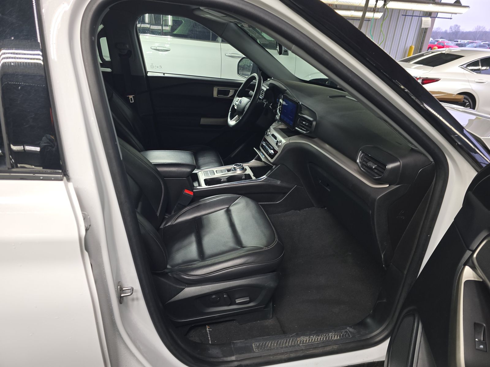 2023 Ford Explorer XLT RWD