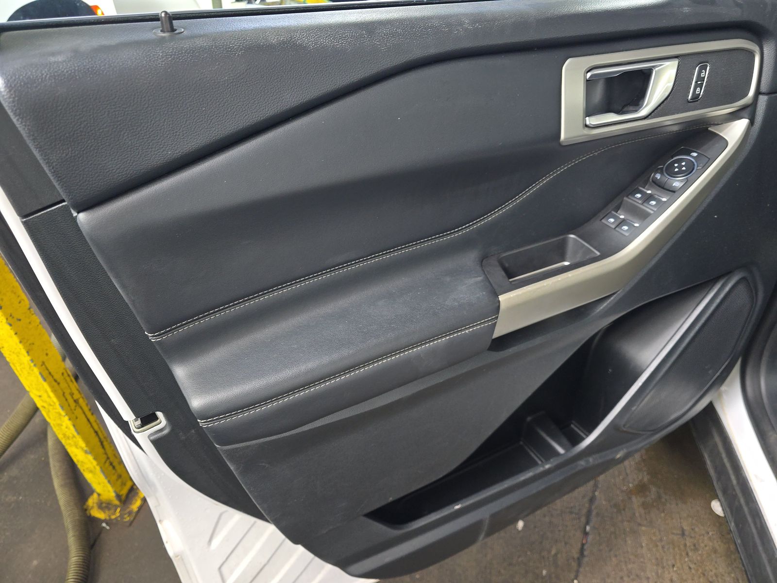 2023 Ford Explorer XLT RWD