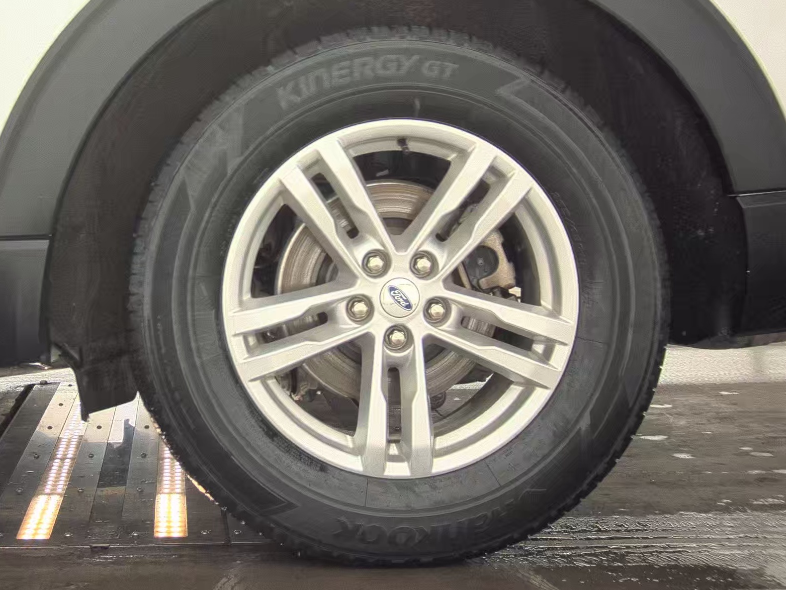 2023 Ford Explorer XLT RWD